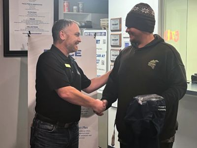 Jesse Robb, General Manager at Car-Mart in Bowling Green, Ky. shaking hands with an associate